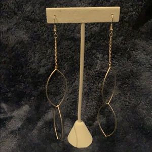 🌼NWT gold tone earrings